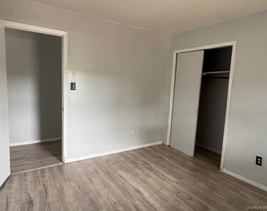 208 Main Street - Photo Thumbnail 4