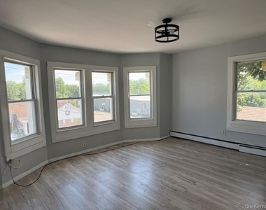 208 Main Street - Photo Thumbnail 1