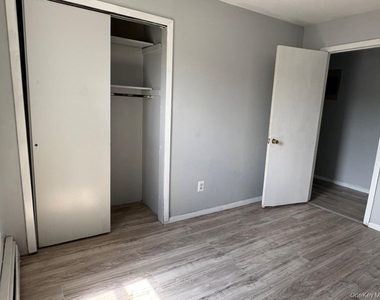 208 Main Street - Photo Thumbnail 5