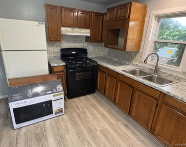 208 Main Street - Photo Thumbnail 18