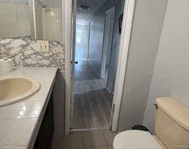 208 Main Street - Photo Thumbnail 7