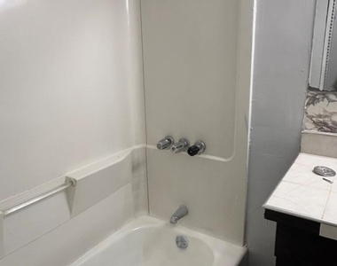 208 Main Street - Photo Thumbnail 8