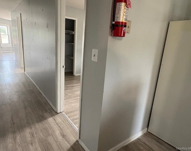 208 Main Street - Photo Thumbnail 3