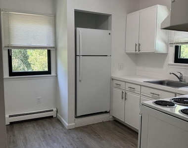 27 Stuart Drive - Photo Thumbnail 5