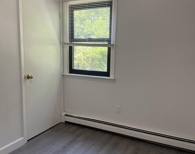 27 Stuart Drive - Photo Thumbnail 4