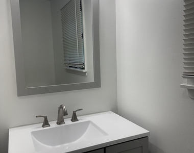27 Stuart Drive - Photo Thumbnail 13