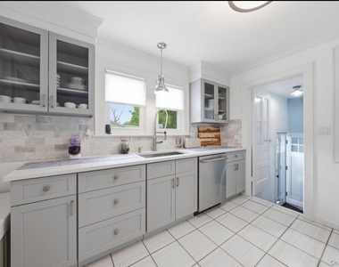 8 Rosewood Avenue - Photo Thumbnail 4