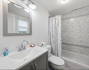 8 Rosewood Avenue - Photo Thumbnail 18