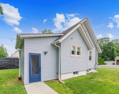 8 Rosewood Avenue - Photo Thumbnail 1