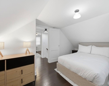 8 Rosewood Avenue - Photo Thumbnail 14