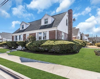 62 Ash Street - Photo Thumbnail 1