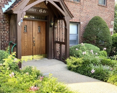 111 Sagamore Road - Photo Thumbnail 8