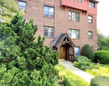 111 Sagamore Road - Photo Thumbnail 7