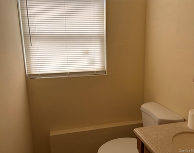 5485 Expressway Drive N - Photo Thumbnail 3