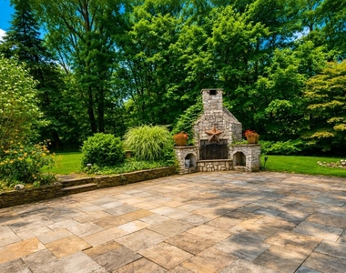 9 Orchard Circle - Photo Thumbnail 2