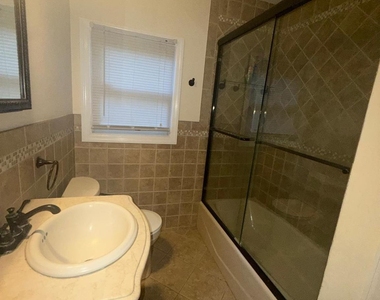 9 Orchard Circle - Photo Thumbnail 12