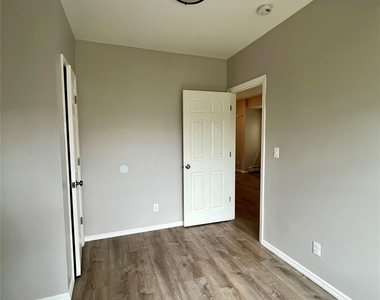 6 E 2nd Street - Photo Thumbnail 7