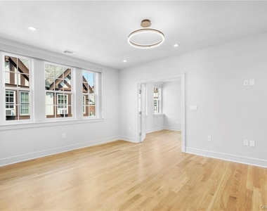 26 East Parkway - Photo Thumbnail 10