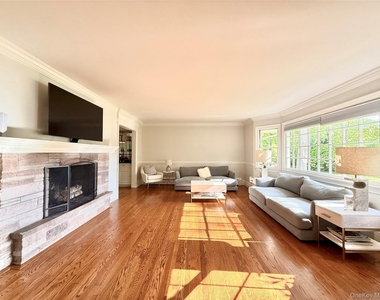 43 Glen Way - Photo Thumbnail 1