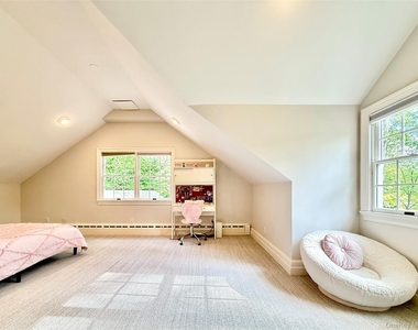 43 Glen Way - Photo Thumbnail 13