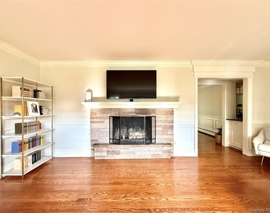 43 Glen Way - Photo Thumbnail 2