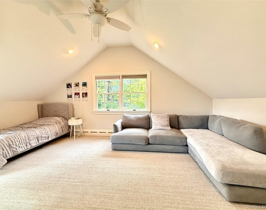 43 Glen Way - Photo Thumbnail 11