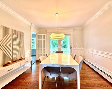 43 Glen Way - Photo Thumbnail 7
