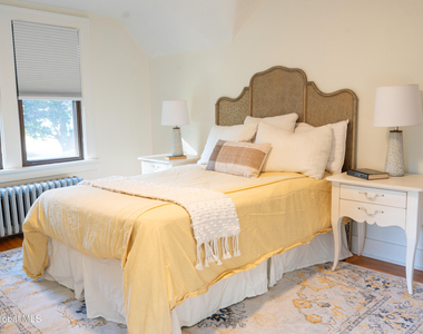1010 N Country Club Drive - Photo Thumbnail 14