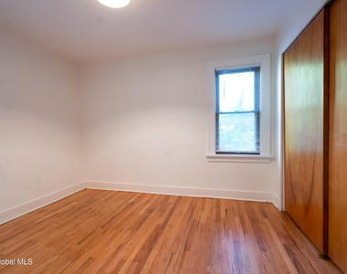 1010 N Country Club Drive - Photo Thumbnail 16
