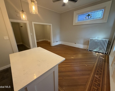 324 Hudson Avenue - Photo Thumbnail 3