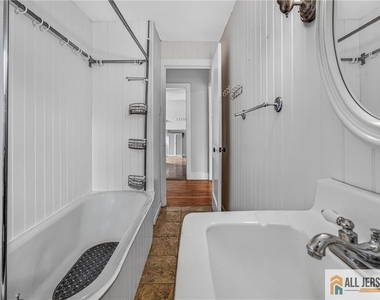 0-38-40 Brunswick Avenue - Photo Thumbnail 13