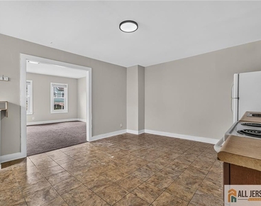 0-38-40 Brunswick Avenue - Photo Thumbnail 6