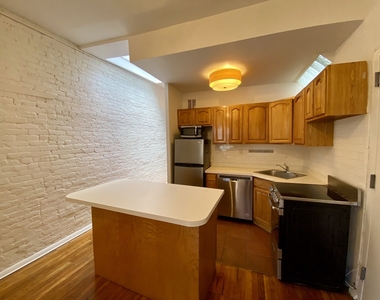 314 W 52nd Street - Photo Thumbnail 8