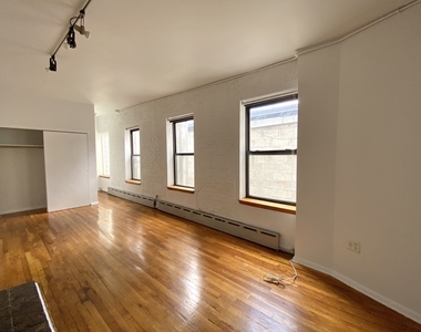 314 W 52nd Street - Photo Thumbnail 6