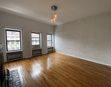 314 W 52nd Street - Photo Thumbnail 4