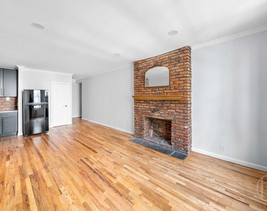 229 E 29th Street - Photo Thumbnail 2