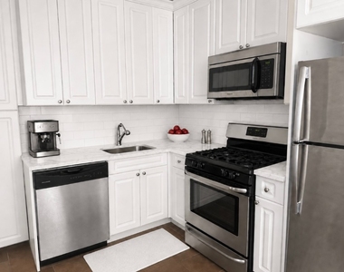 900 W End Avenue - Photo Thumbnail 1
