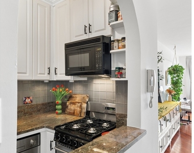 408 W 57th Street - Photo Thumbnail 3