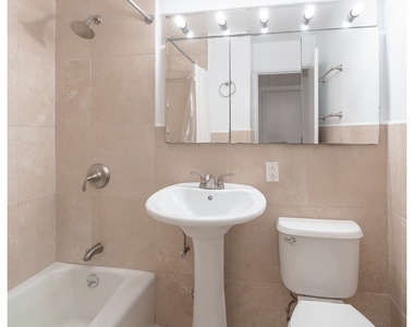 333 E 45th Street - Photo Thumbnail 4
