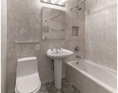 333 E 45th Street - Photo Thumbnail 4