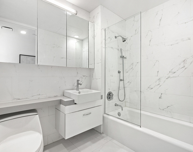301 E 61st Street - Photo Thumbnail 5