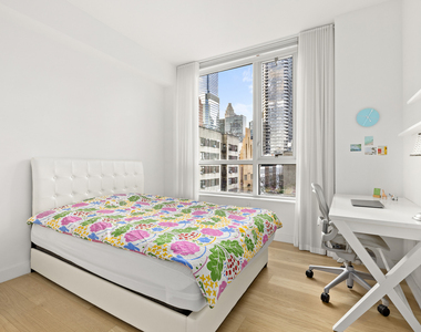 301 E 61st Street - Photo Thumbnail 4