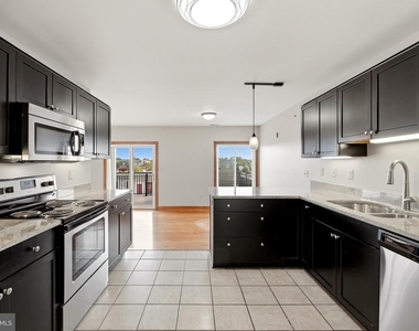 443 Millwood Avenue - Photo Thumbnail 4