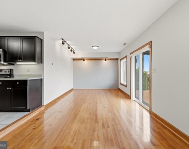 443 Millwood Avenue - Photo Thumbnail 3