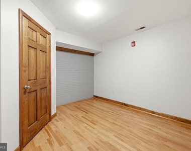 443 Millwood Avenue - Photo Thumbnail 6