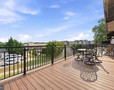 443 Millwood Avenue - Photo Thumbnail 9