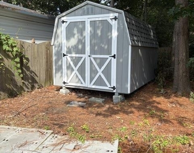 215 Dogwood Avenue - Photo Thumbnail 12