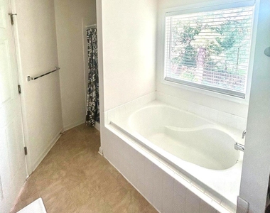 215 Dogwood Avenue - Photo Thumbnail 10