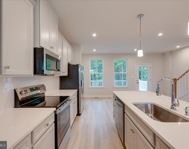 7238 Musca Shire Lane - Photo Thumbnail 8