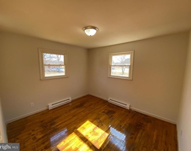 209 Hamilton Street - Photo Thumbnail 14